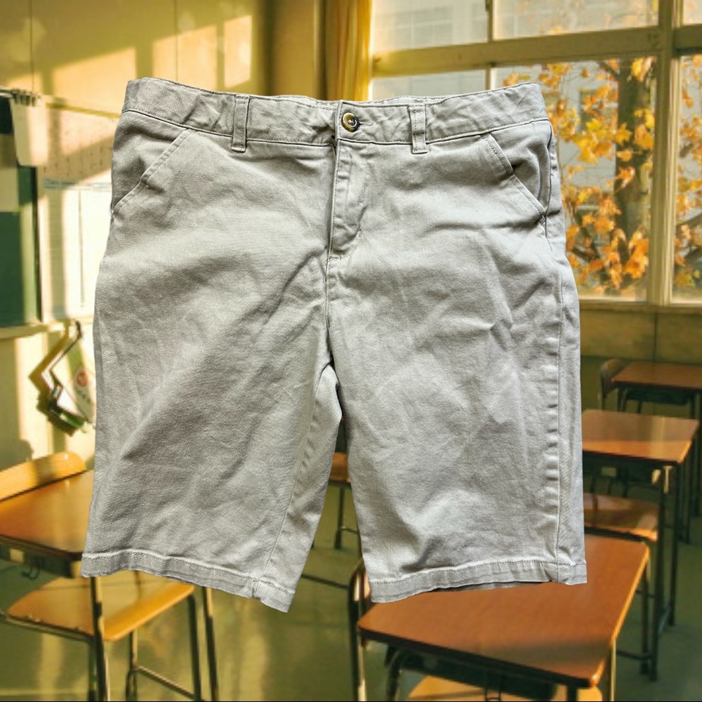 🌞 French Toast : khaki bermuda shorts